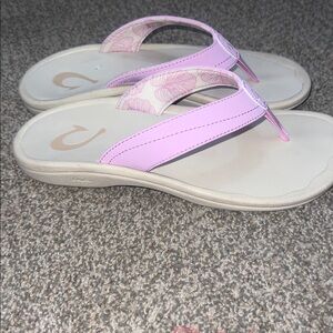 Olukai pink cream size 6 Ohana sandal